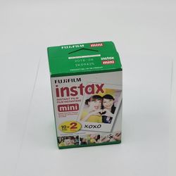 Fujifilm Instax Mini 20 Print Instant Film Pack New 20 Sheets 2018 New 
Sealed.
Weight 4oz plus shipping materials.
