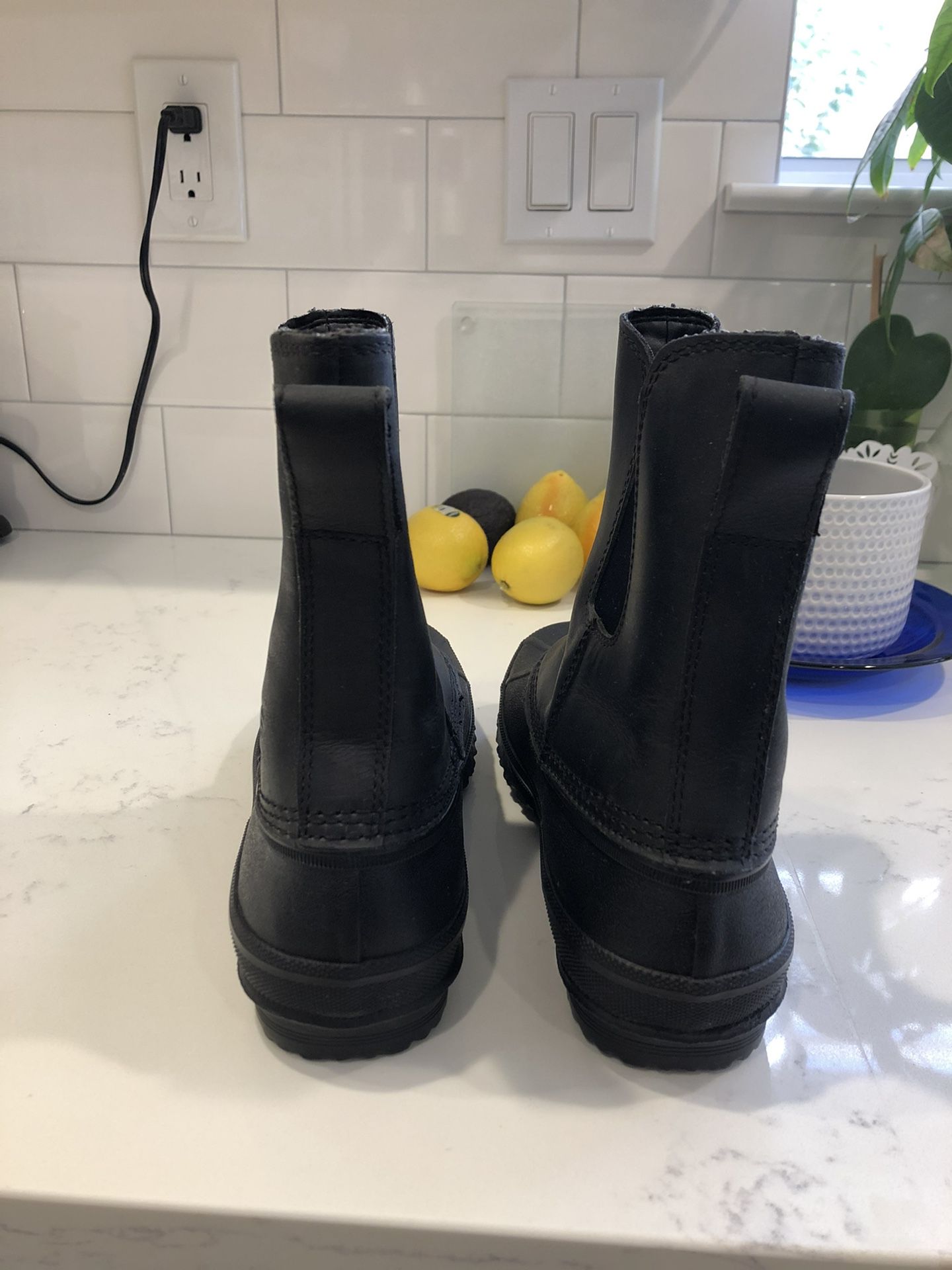 Available— New Ugg Womens Boots Size 8