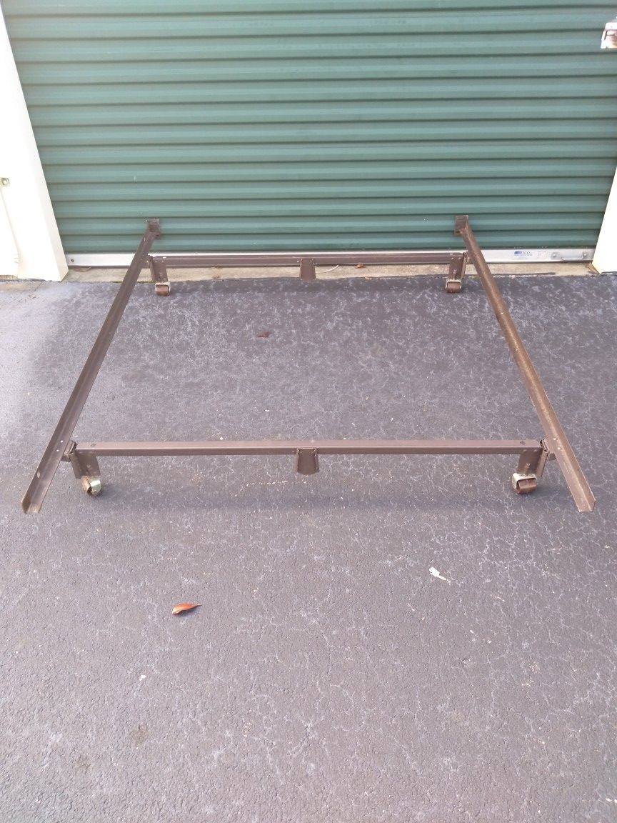 Metal bed frame