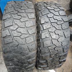 Pair of LT 265/70/R17 with 80% of tread or life extreme country all terrain hablamos Español