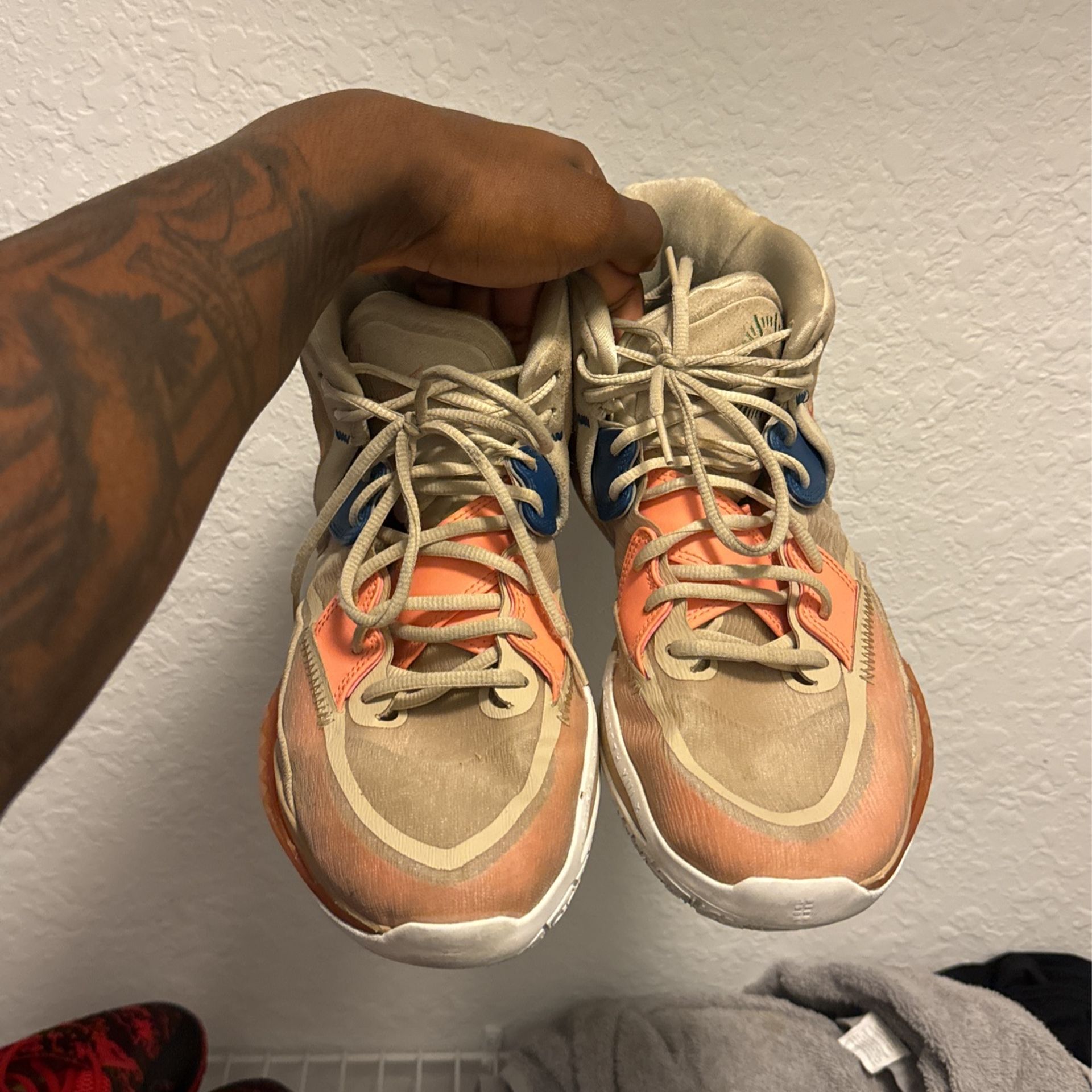 Basketball Shoes Size 13