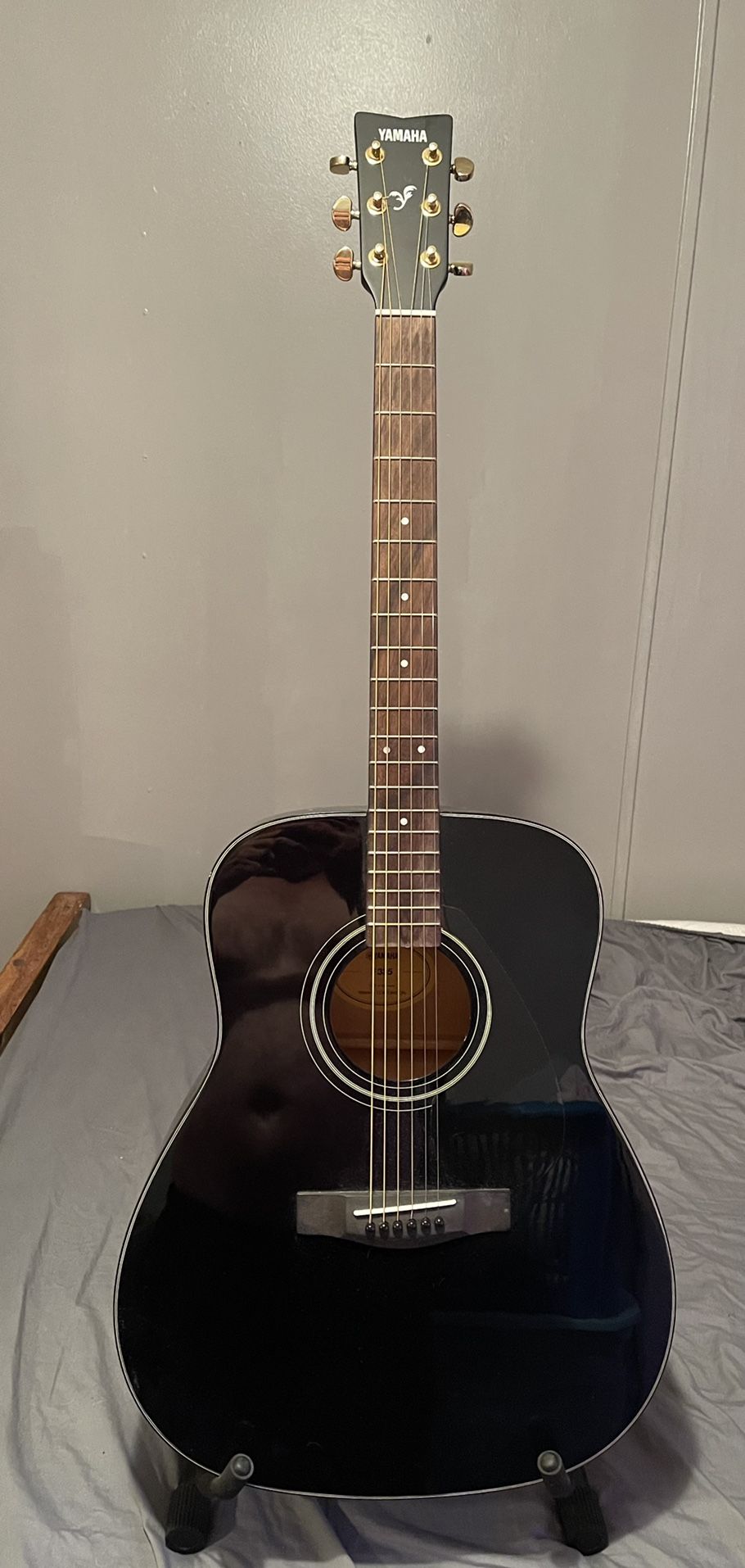 Yamaha F335 Acoustic Guitar 