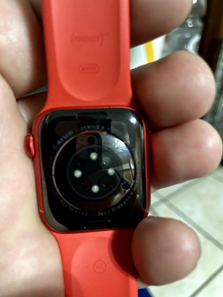 Red Apple Watch Series 6 40mm
