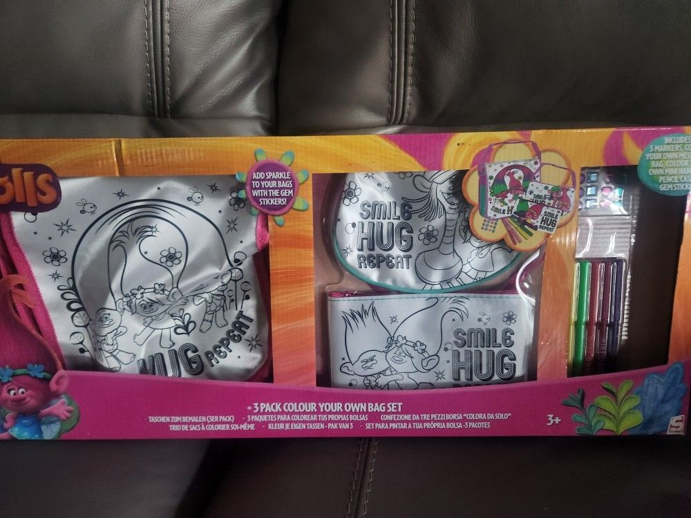 Trolls Colour Bag Set