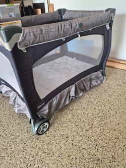 Chicco Baby Playard Pack and Play