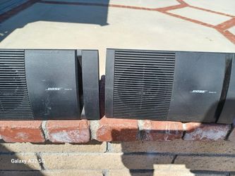 Bose Model 100 Speakers Like New