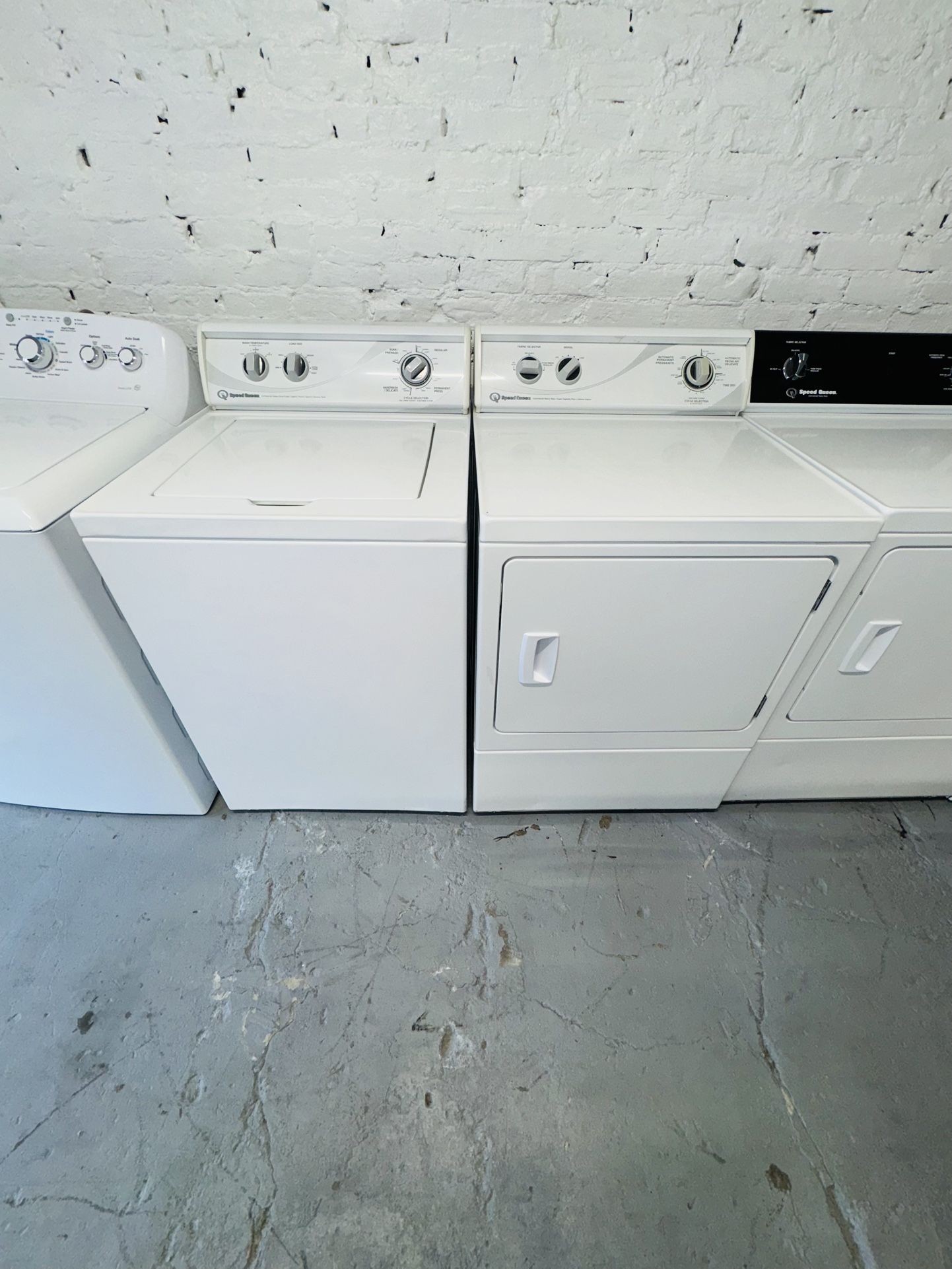 Speed ​​Queen electric washer and dryer, one receipt with a 90-day warranty.