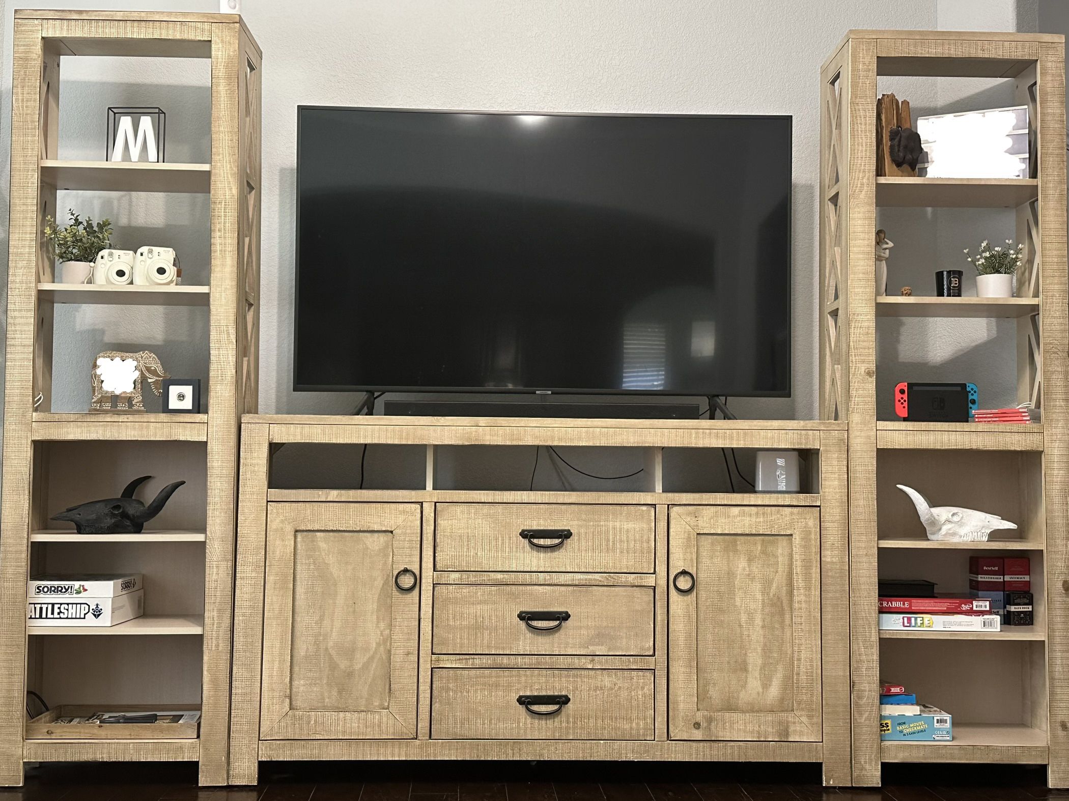 3-Piece entertainment Stand