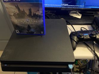 PS4 slim 1Tb Bumdle with 2 games