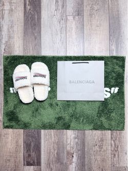 Balenciaga Unisex White Sherpa Faux Fur Logo Slide Slippers EU 39