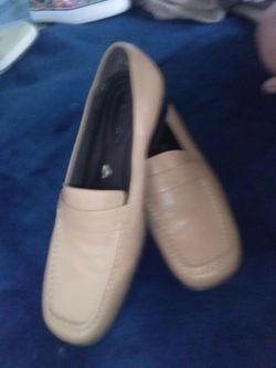 Womens shoes size 8