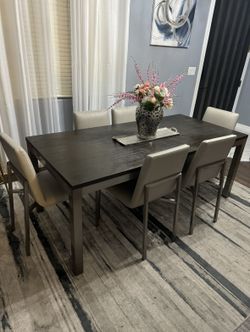 Dining table set