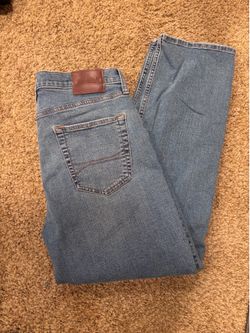 Men’s Hollister Jeans Athletic Fit 33x32. Located in Murray cash/Venmo. Venmo deposit to hold or fcfs