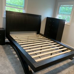 Cama Queen Y Tocador Y Espejo Con Colchon Nuebos 