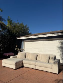Ashely Furniture Sectional with Chaise /  Like New / Lindyn Ivory / Delivery Available