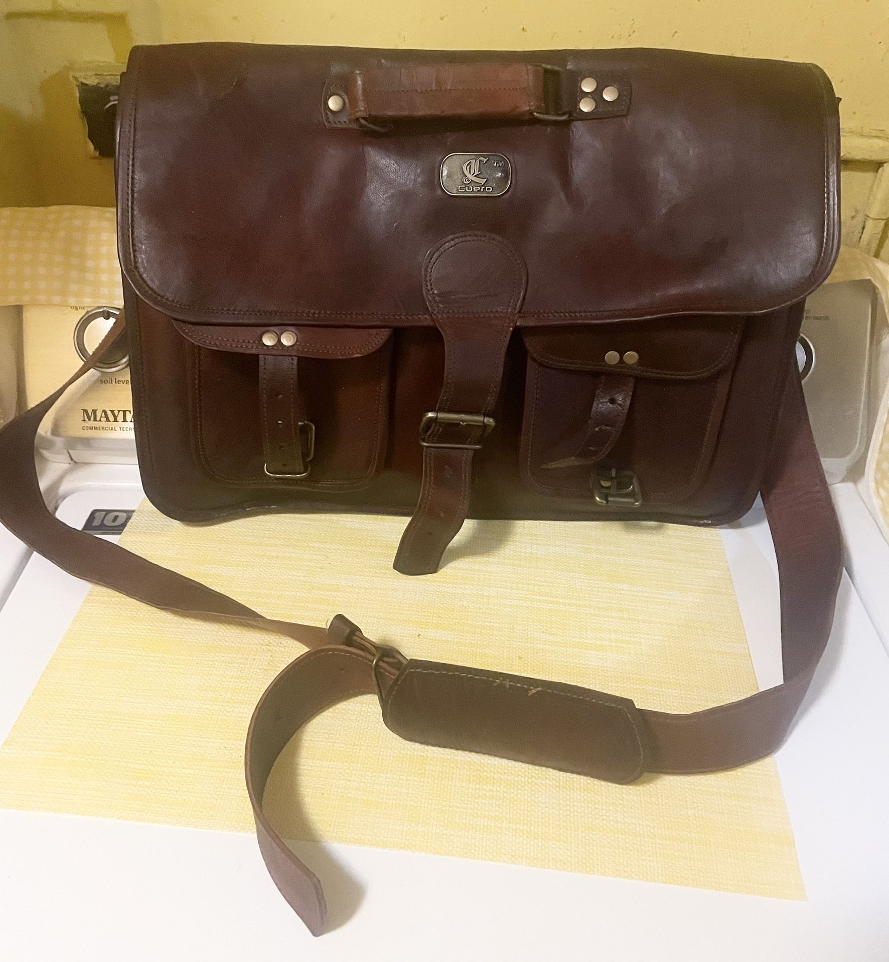 Cuero Leather Messenger Bag