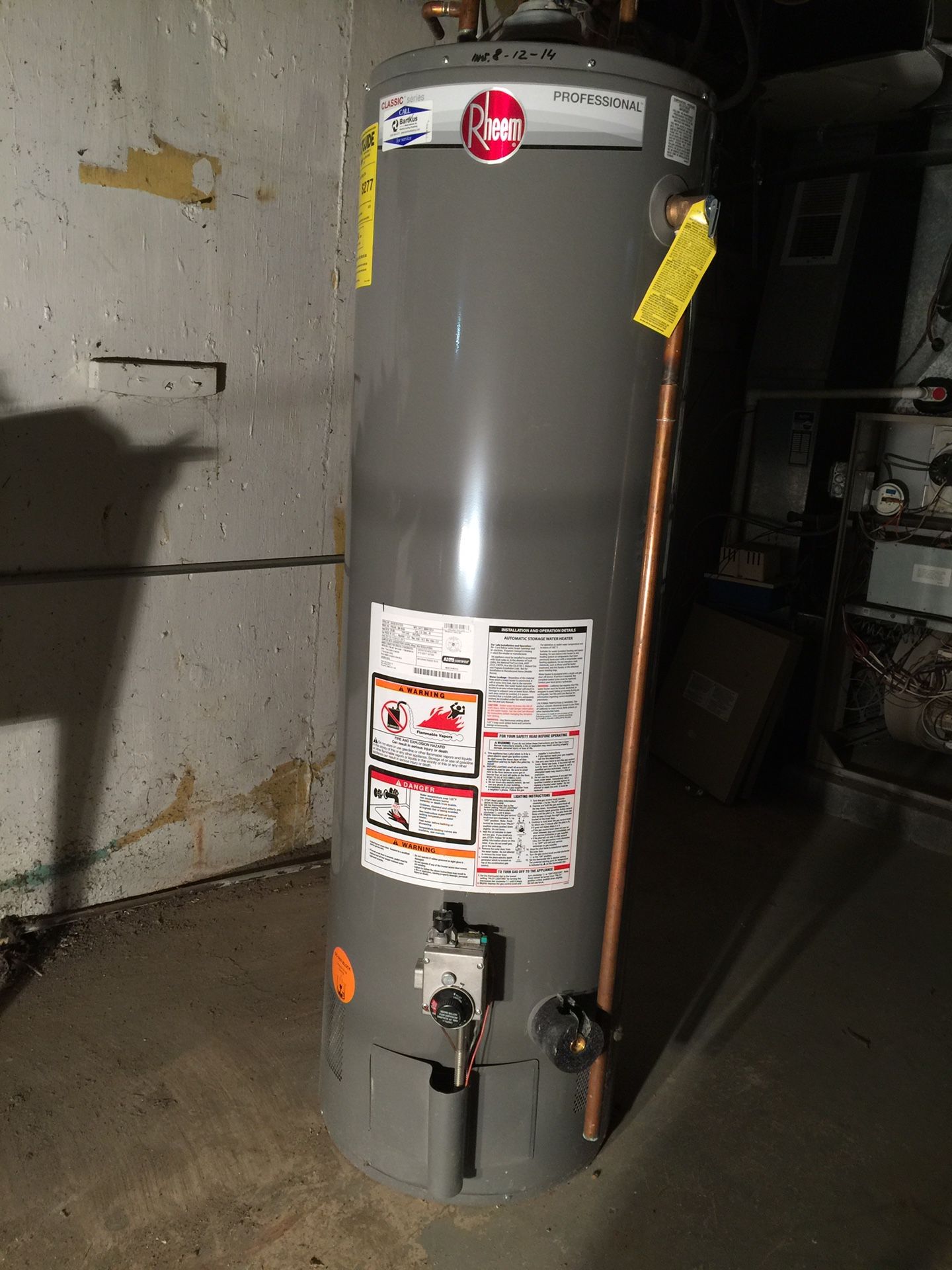 Rheem Professional Hot Water Heater - 40 gallons / Natural Gas ( USED ) $150.00 OR Best Offer