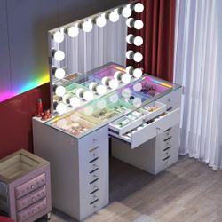 You Won't Believe It Vanity Set