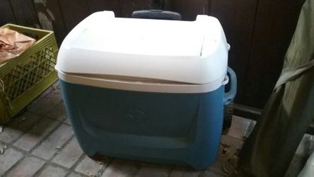 Large Igloo Cooler wheels & handle