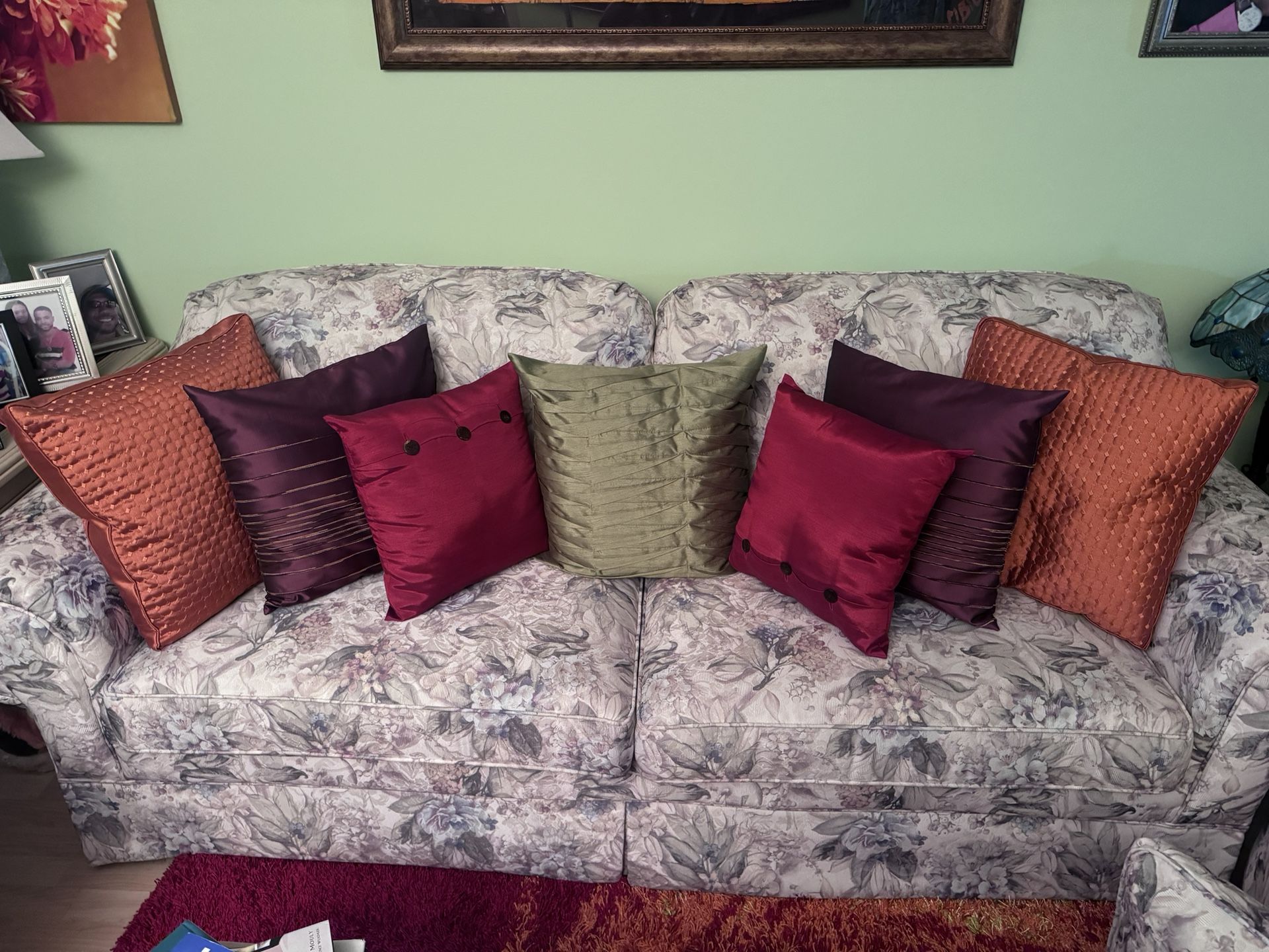 Vintage Sofa and Pillow Set