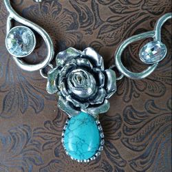 Fashion Jewelry 22in Necklace Roses N Turquoise