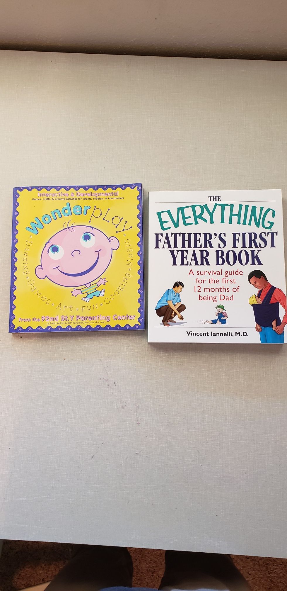 Books: Everything guide Fathers First year & Wonder play