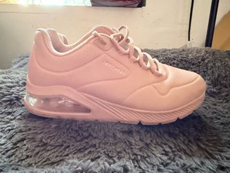 Women’s sketchers size 9.5