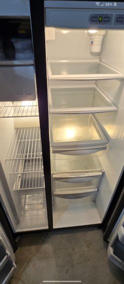 G E Refrigerator 