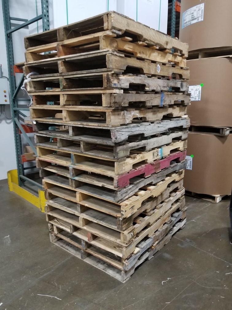 48 x 40 Pallets for Sale in West Chicago, IL - OfferUp