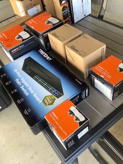Wisenet Security Cameras **Trendnet 28 Port Gigbit Web Smart **6 Cameras