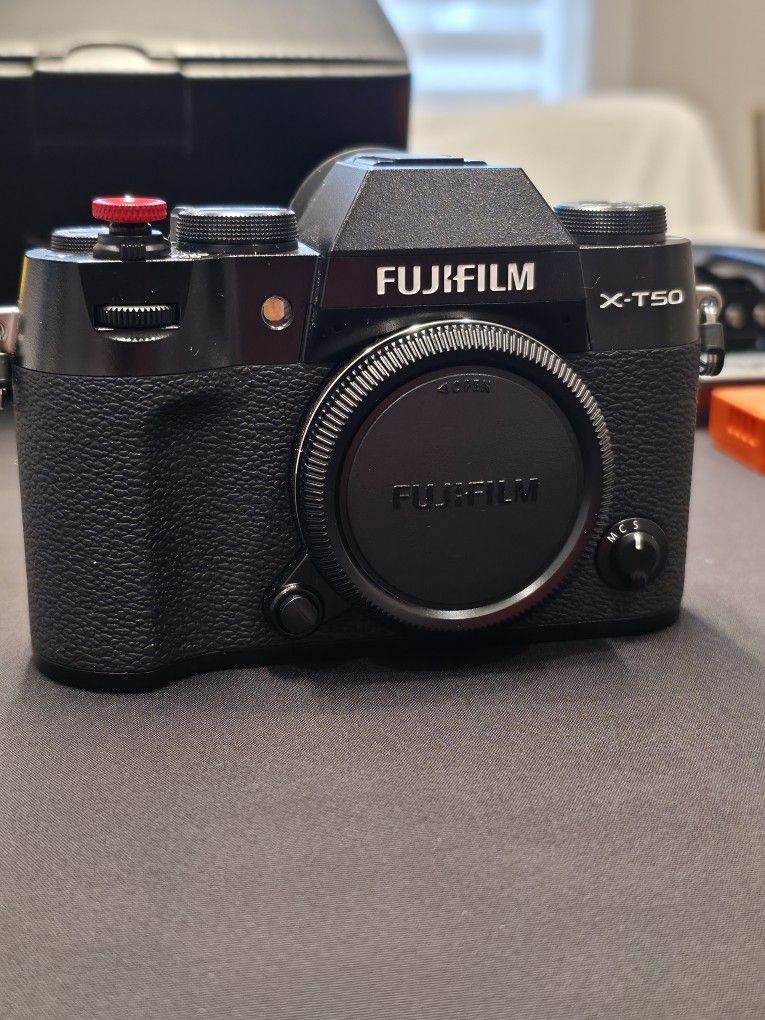 Fujifilm XT-50 + 16-50mm lens + Battery