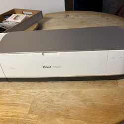 CriCut Machine With Vinyl & Tools 