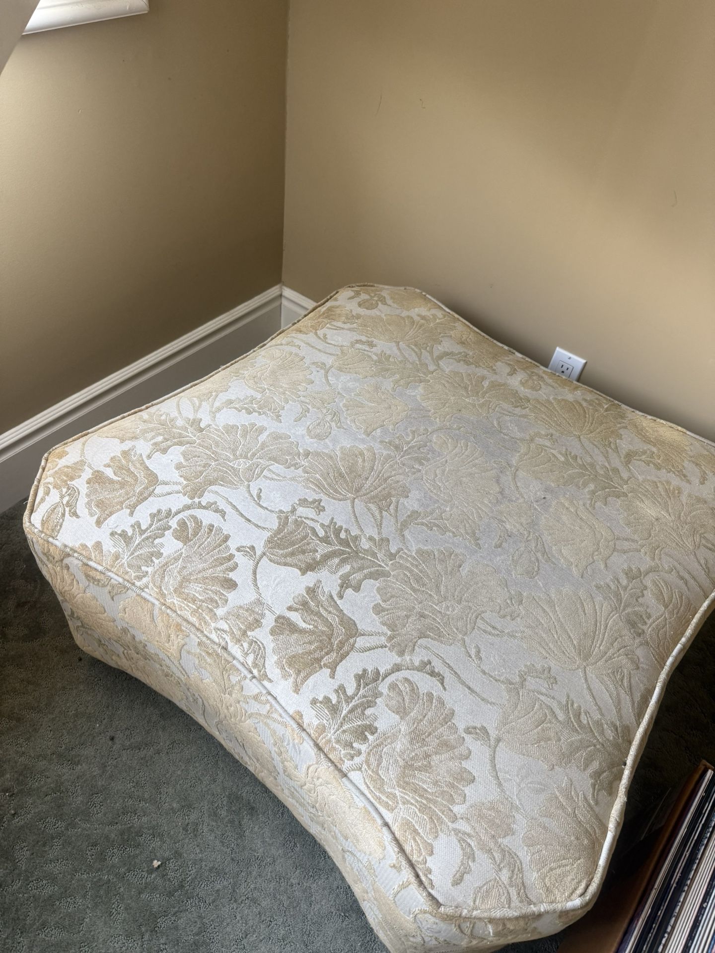 Ottoman/free