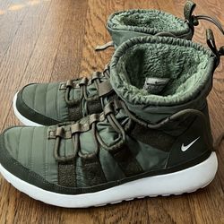 WOMENS NIKE SHERPA BOOTS