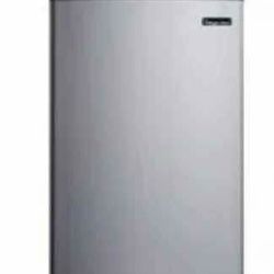 Magic Chef Compact Mini Fridge