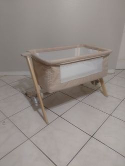 Bassinet/ Bedside Sleeper Evolur Sleep