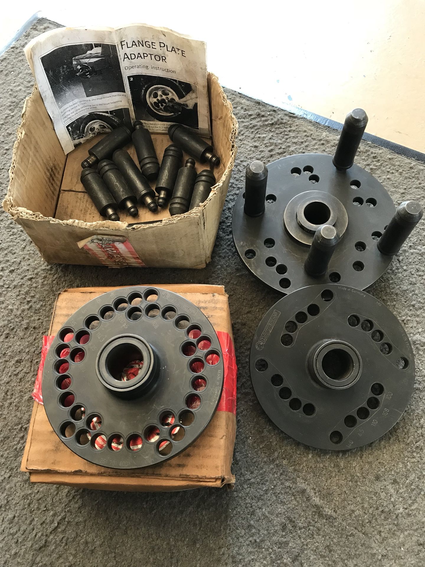 Wheel balancer flange plate