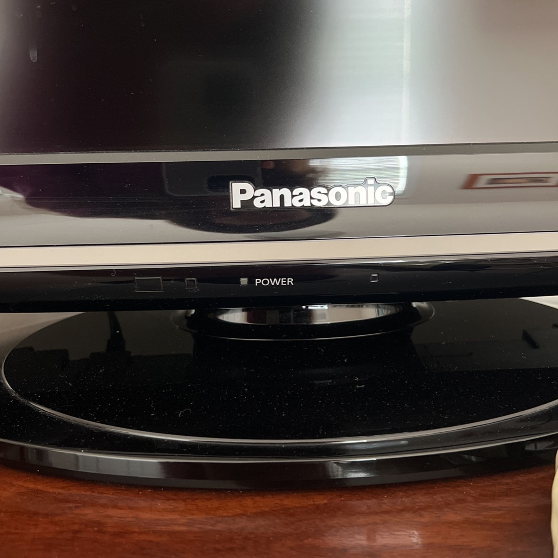 Panasonic Viera TV for Sale - 32” - TC-L32S1