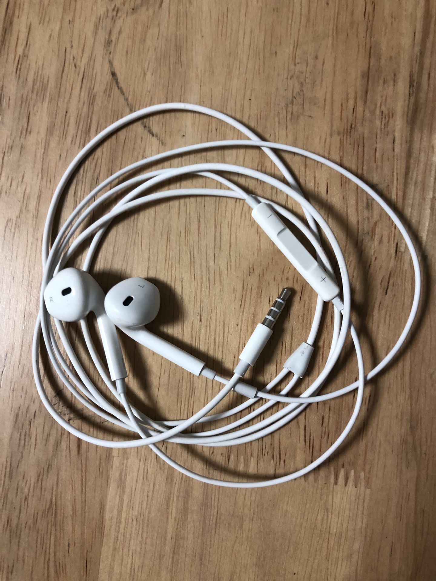 Wired headphones