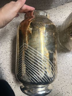 Gold decorative pots (set of 2)