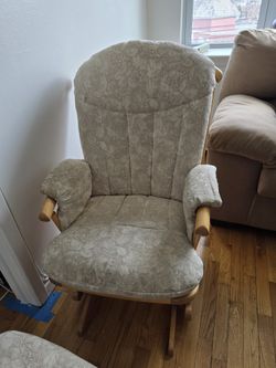 Dutailier Rocker And Foot Rest