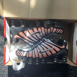 Women’s Nike Shox Size 7.5🔥