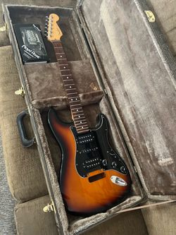 1995 Fender Stratocaster (USA) w/Sunburst finish and hard case