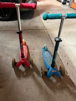 2 Micro Mini Deluxe Scooters