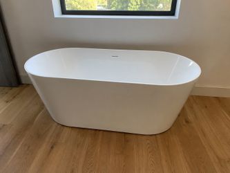 $2,000 – NEW Victoria + Albert Vetralla Freestanding Soaking Tub (Retail $4,600+)