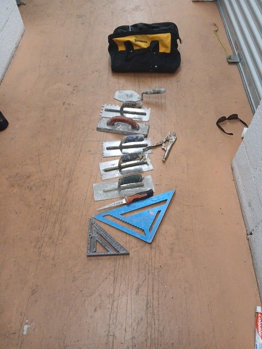 Concrete tools.
Package deal in Dewalt 🎒 bag