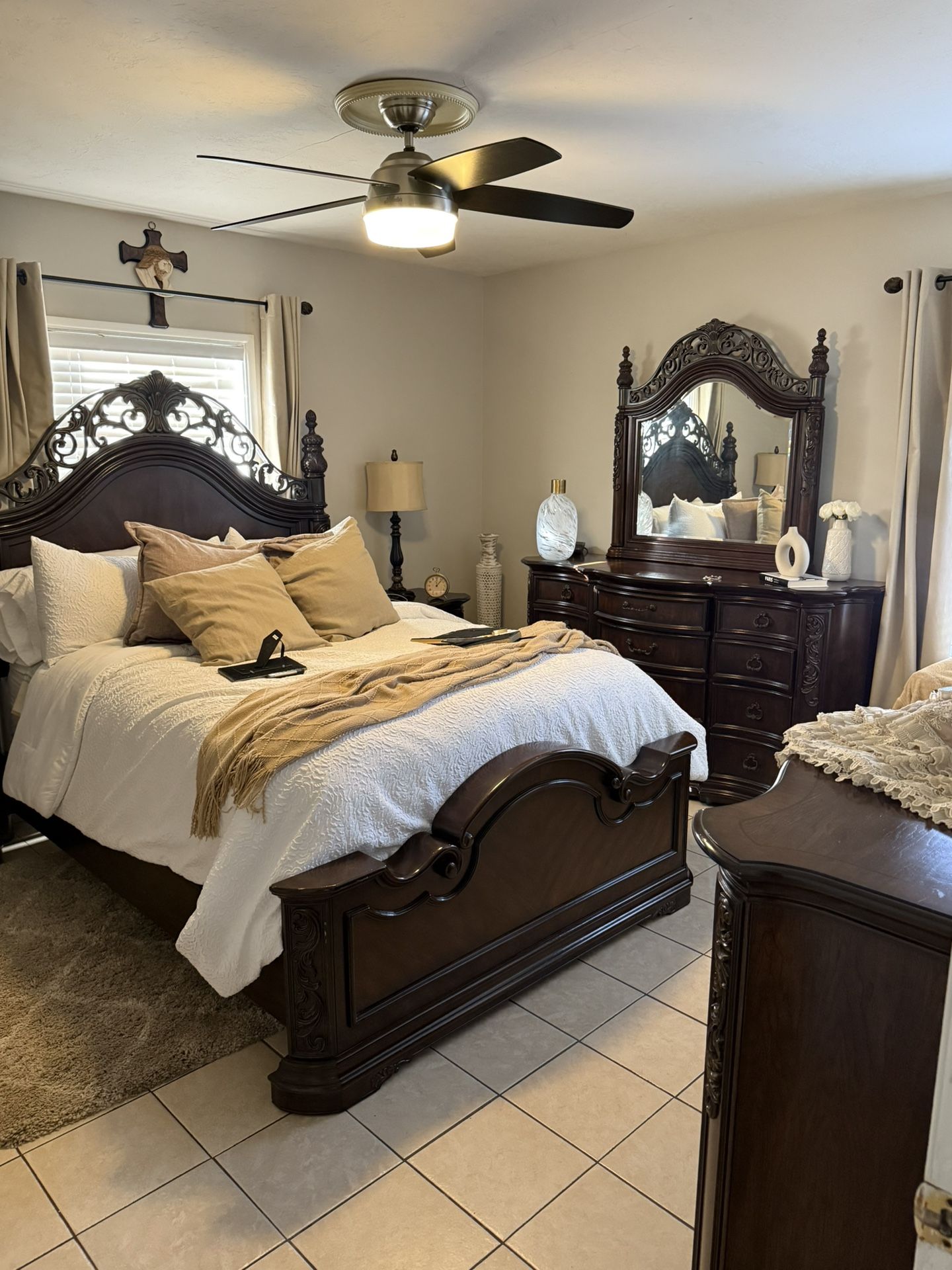 Firm Chocolate Color Queen Bedroom Set