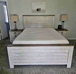 Ashley Queen Bedroom Set – Bed Frame, Dresser & 2 Nightstands