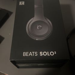 BEATS SOLO 3 WITH EXTRA CASE
