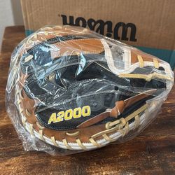 NEW A2000 Wilson 33.5” Catcher’s Mitt / Glove